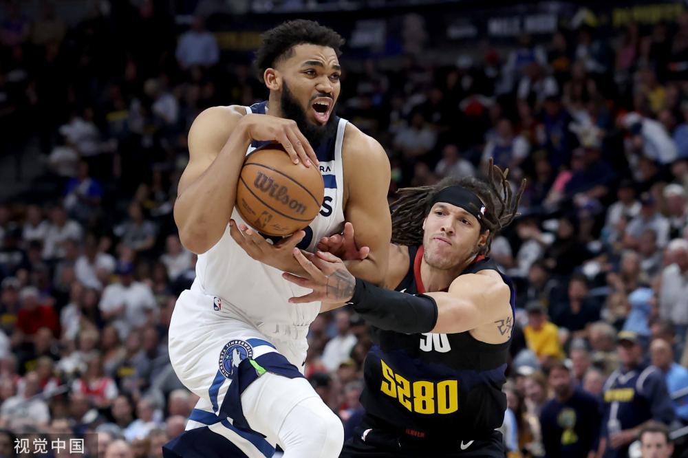 成鲜明对比 成鲜明对比